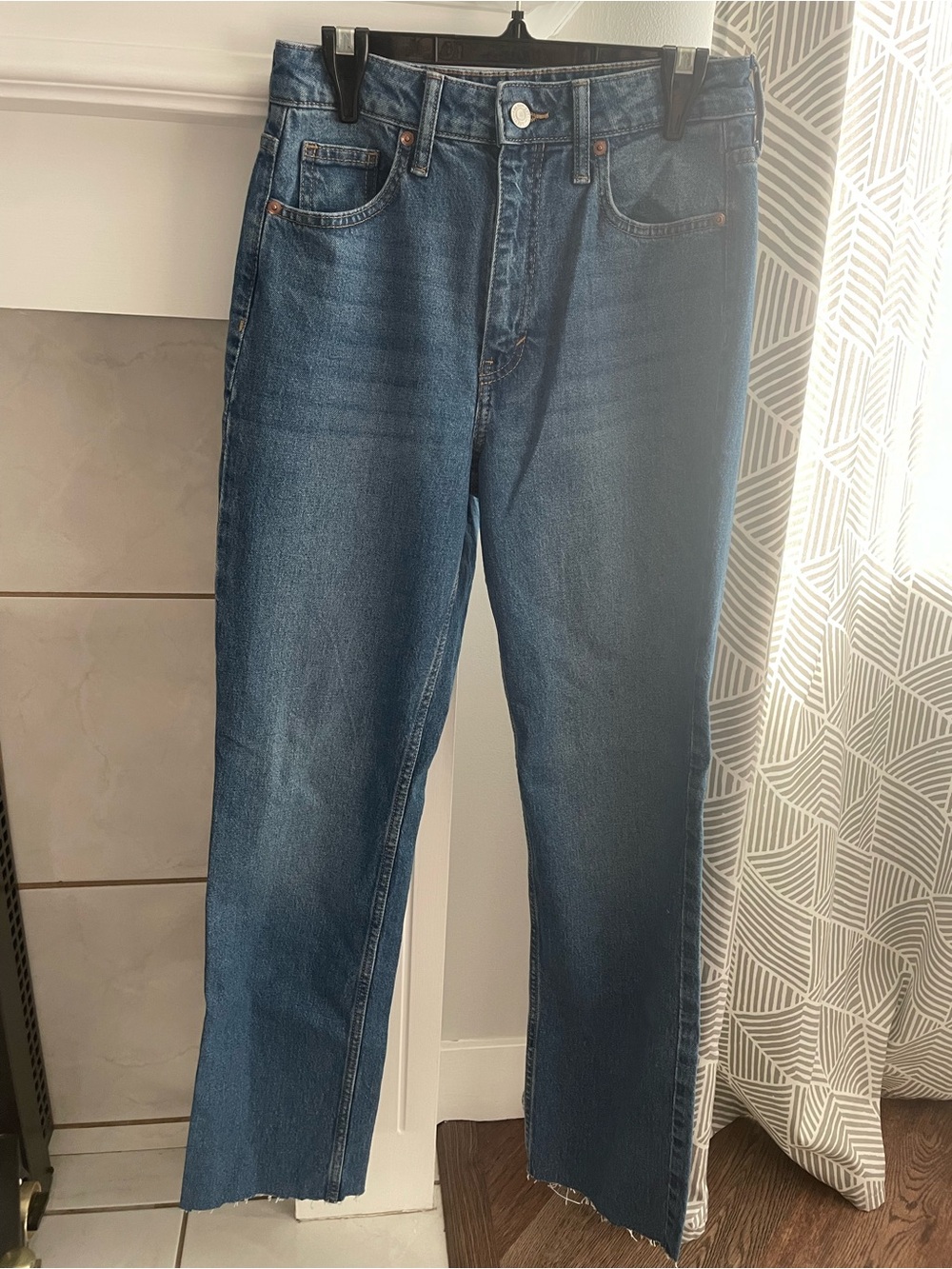 Women's Straight Leg Jeans in Blue Wash